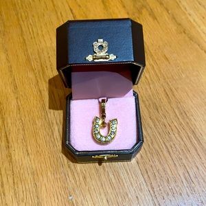 ✨Juicy Couture Lucky Horse Shoe Pendant✨